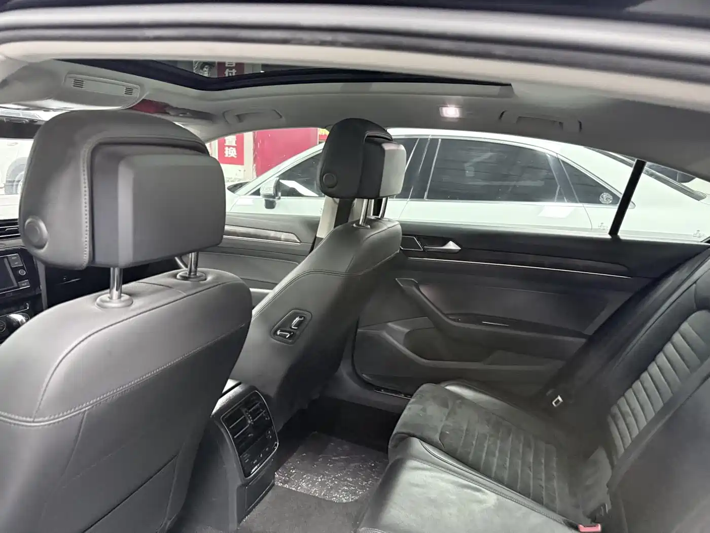 Volkswagen Magotan 2018 330TSI DSG Luxury фото 11