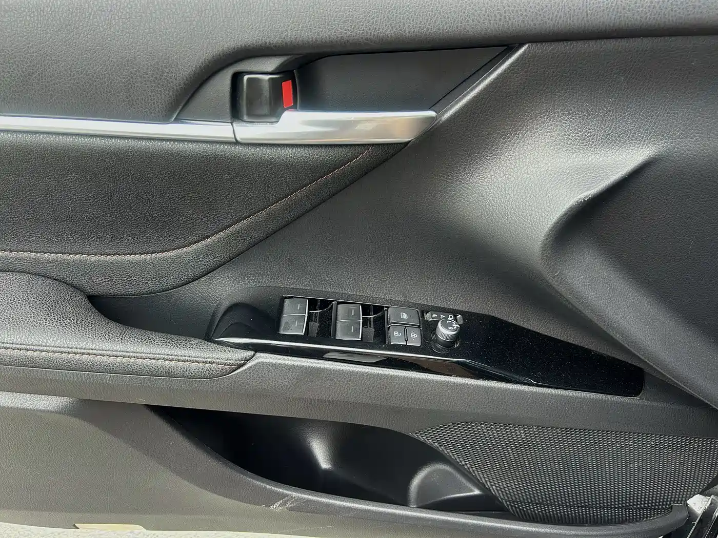 Toyota Camry 2023 2.0S Knight Edition фото 21