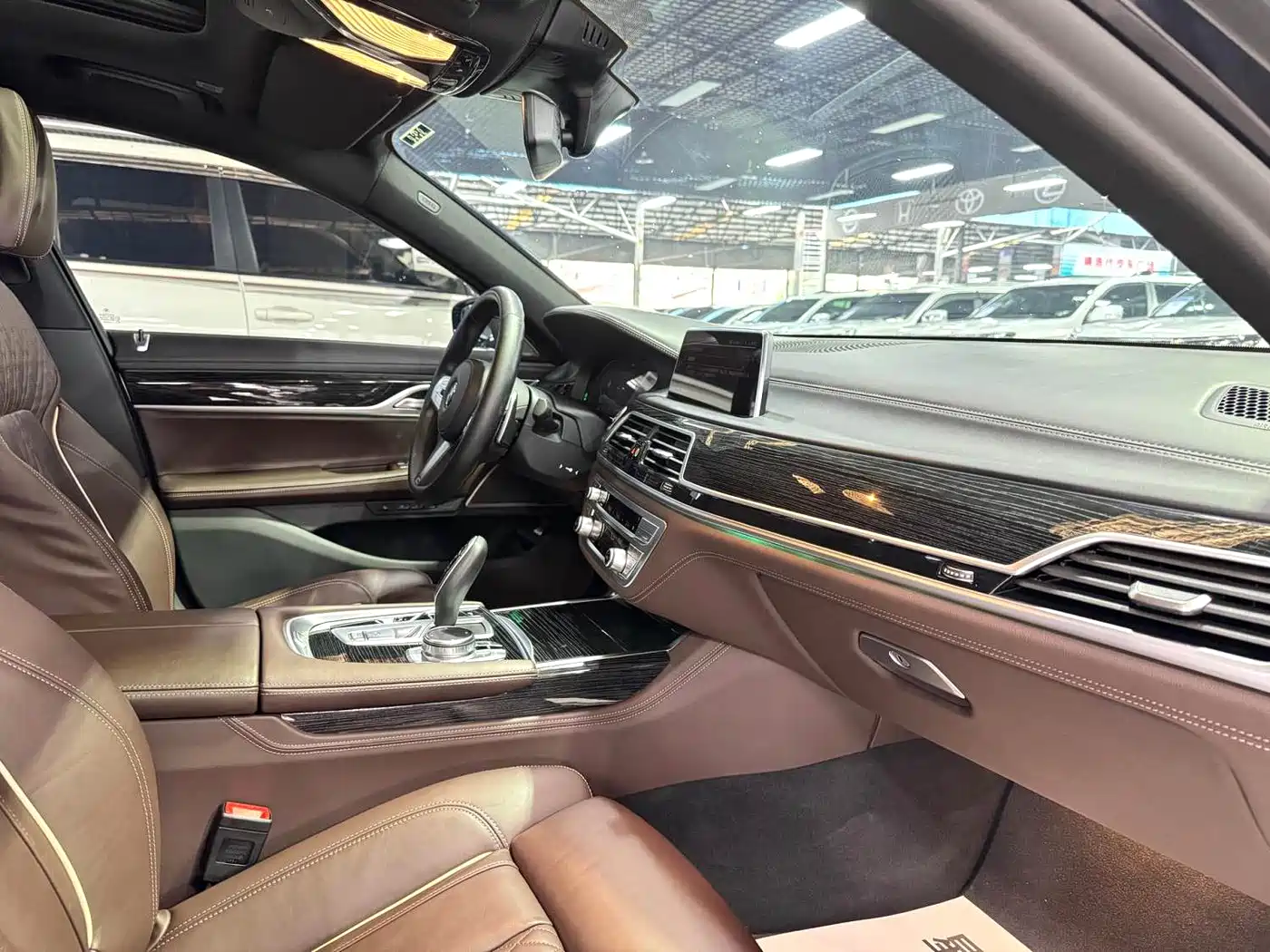 BMW 7 Series 2021 Model 730Li M Sport Package фото 6