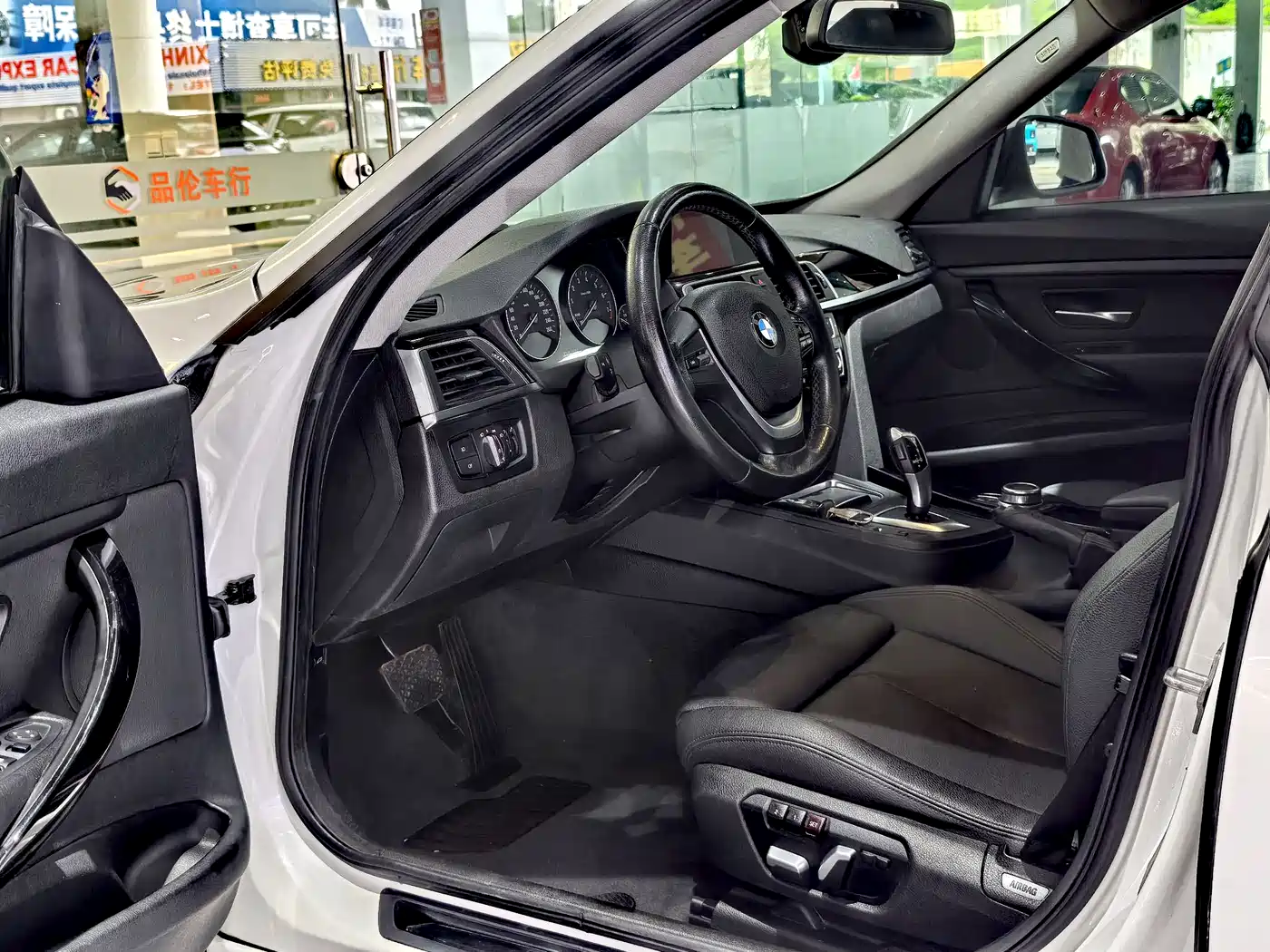 BMW 3 Series GT 2019 320i Fashion Model фото 4