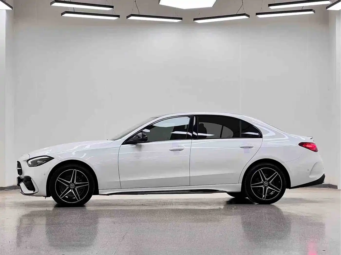 Mercedes-Benz C-Class 2024 C 260 L Night Edition Sport фото 28