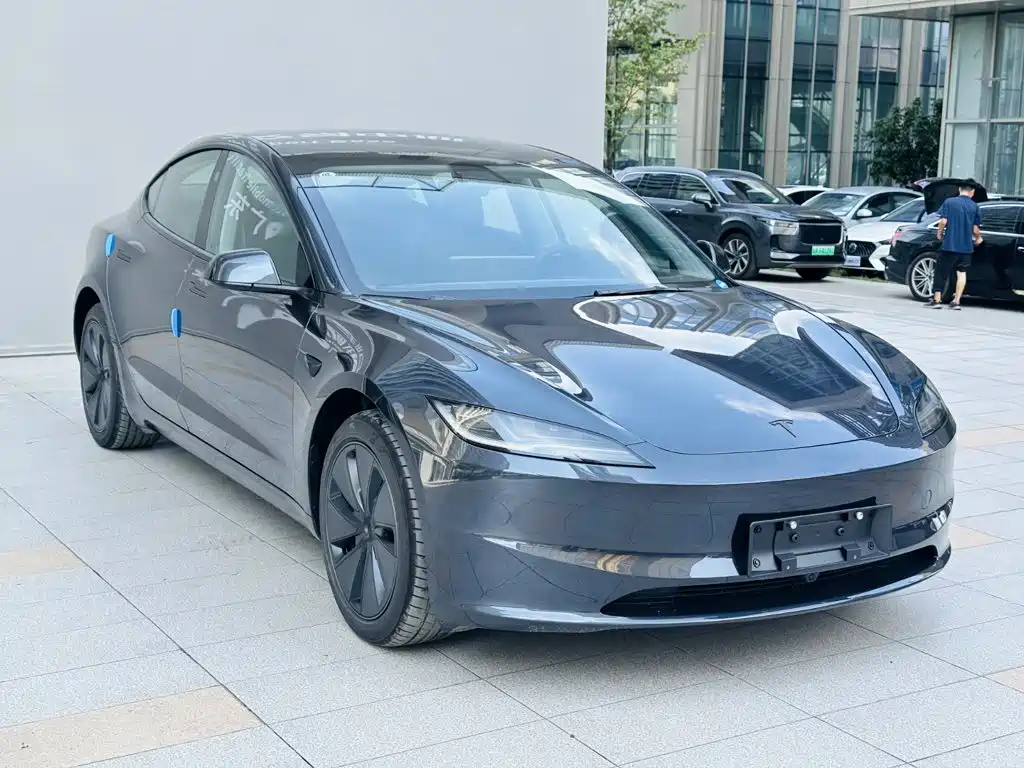 Tesla Model 3 2026 2025 Model Year Facelift Rear-Wheel Drive