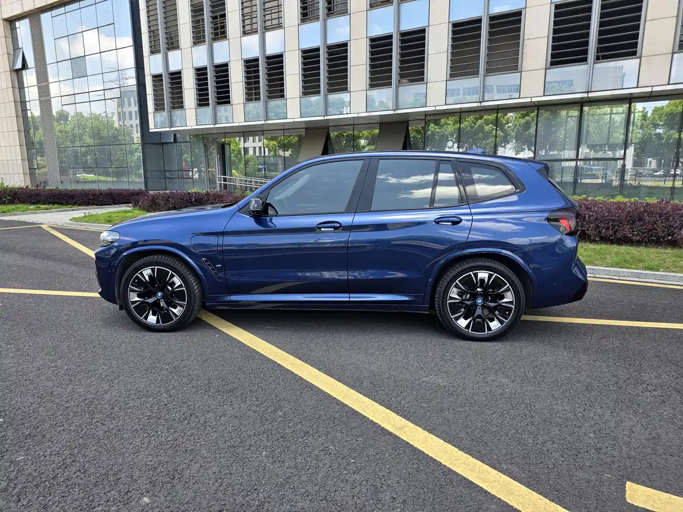 BMW iX3 2022 Facelift Innovation Leader Model фото 3