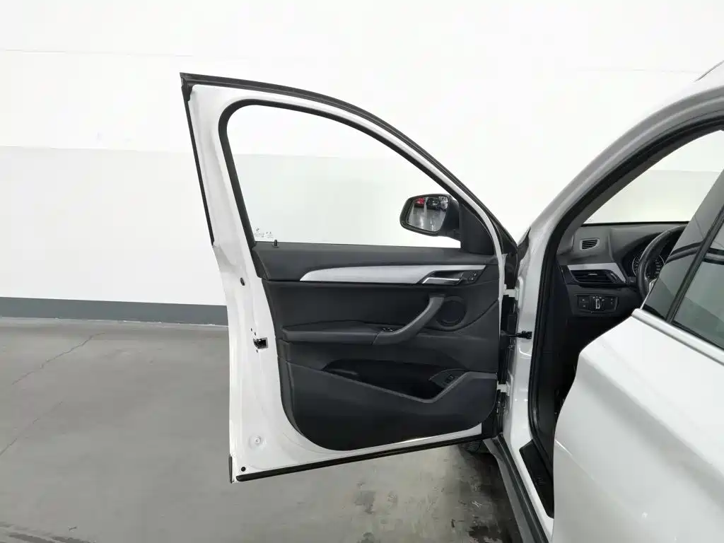 Фото 8 - BMW X1