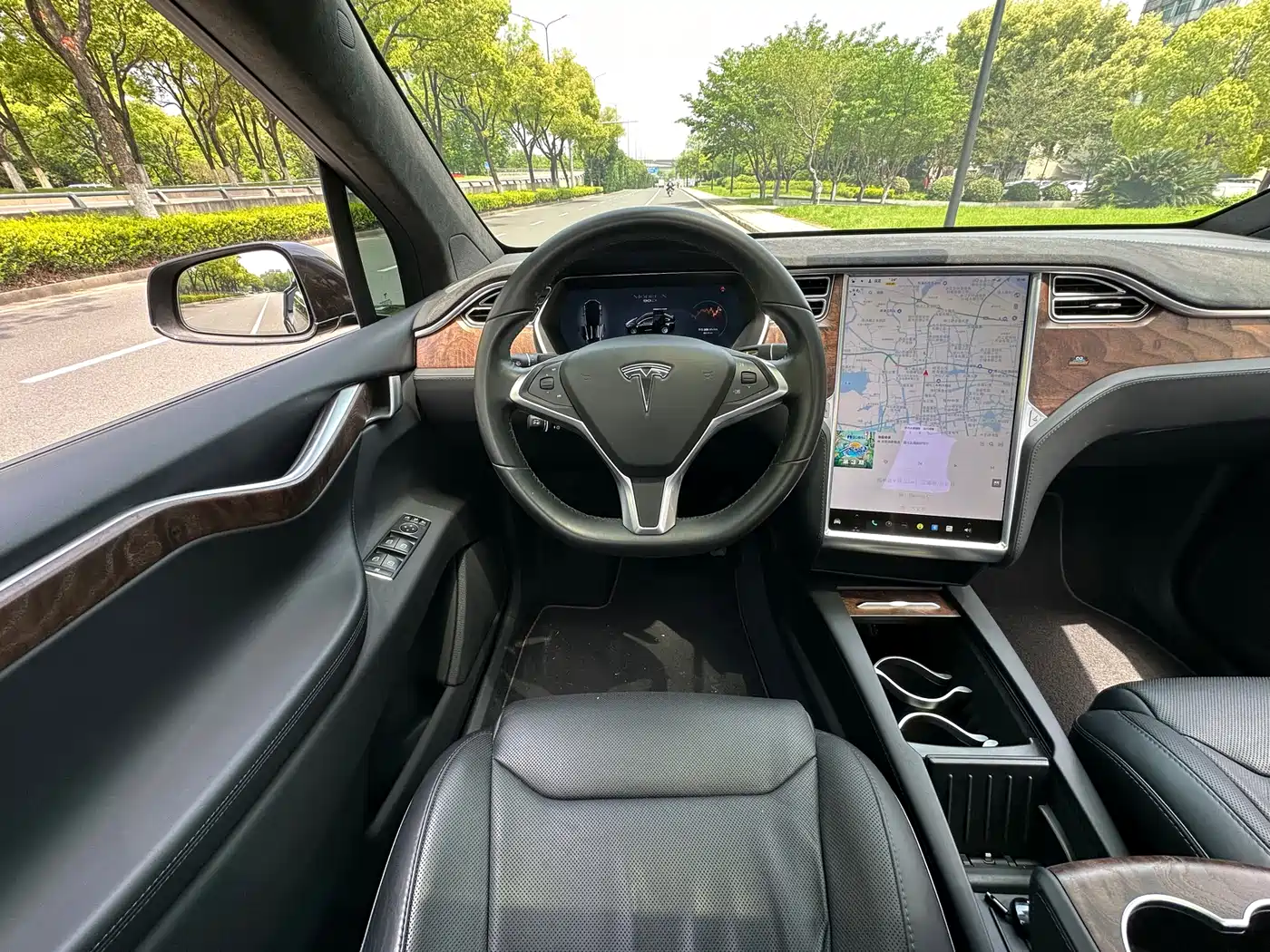 TESLA MODEL X