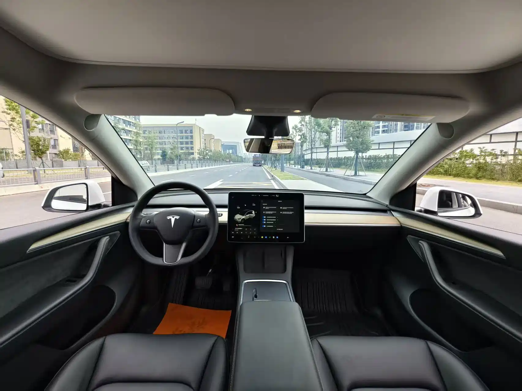 Фото 8 - Tesla Model Y