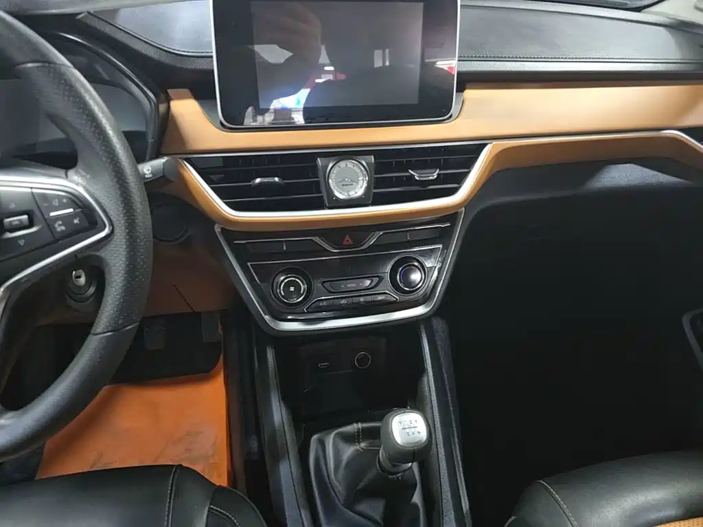 Wuling Motors Wuling Hongguang S3 2020 2019 1.5L Manual Luxury Model China VI