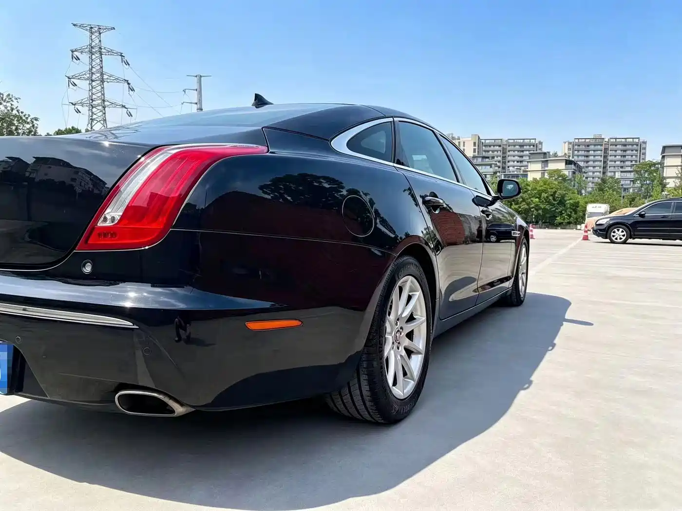 Jaguar XJ 2013 XJL 2.0T Panorama Business Edition фото 8