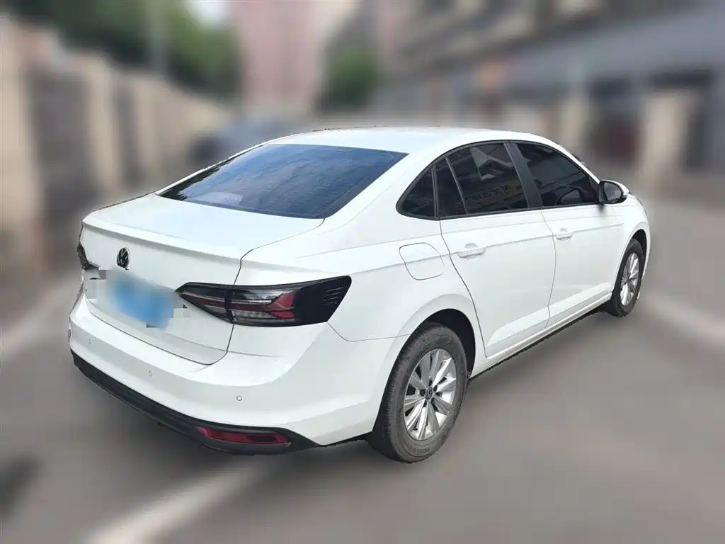 Volkswagen Lavida 2023 XRUI 1.5L Manual New Comfort Edition фото 5