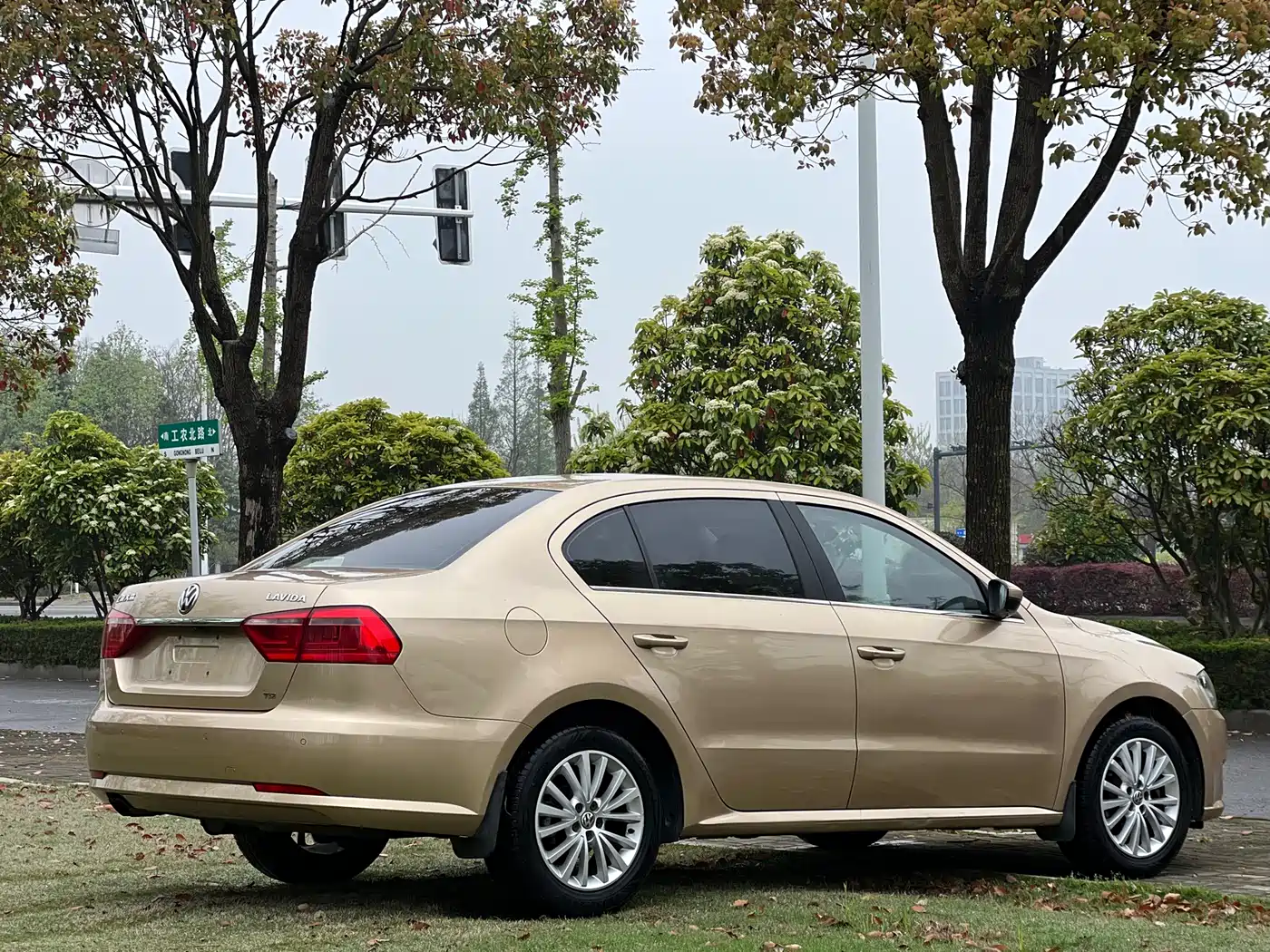 Volkswagen Lavida 2013 Model 1.4TSI DSG Luxury фото 7