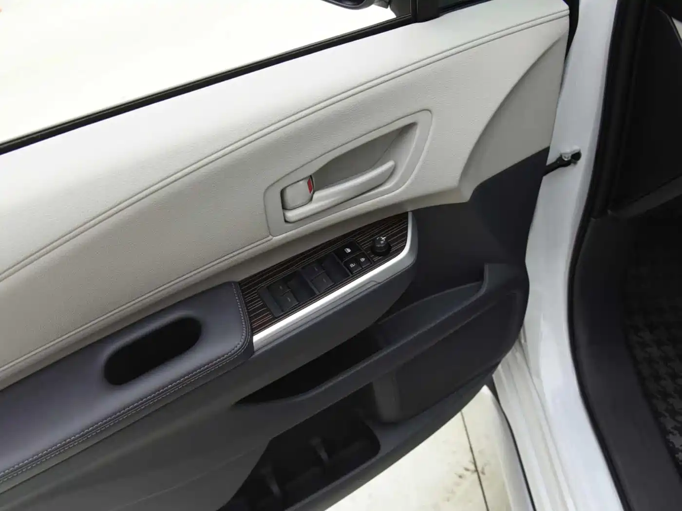 Toyota Granvia 2025 2024 2.5L Hybrid Comfort