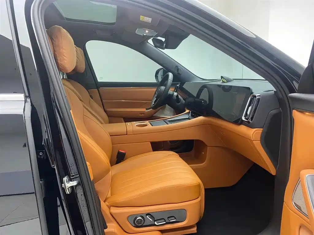 AITO Wenjie AITO M8 2025 Model Extended Range Max+ Edition 53.4kWh 6-Seater фото 18