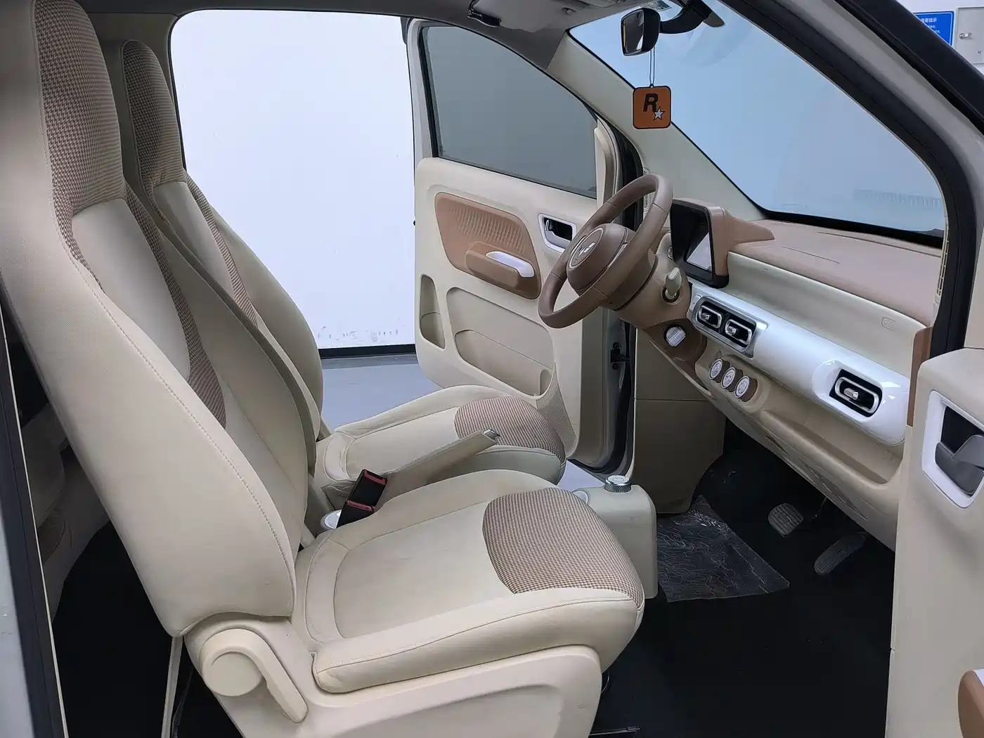 WULING AUTOMOBILE HONGGUANG MINIEV