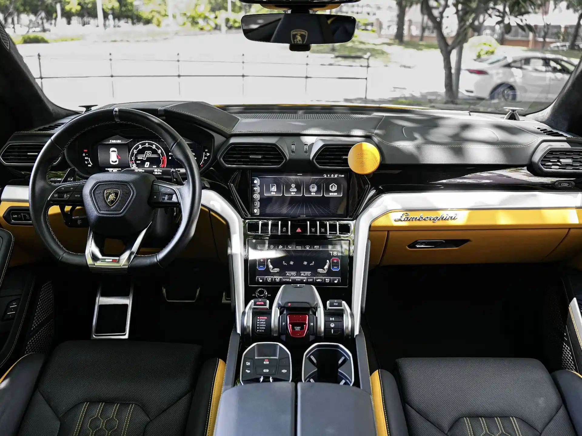 Фото 23 - Lamborghini Urus