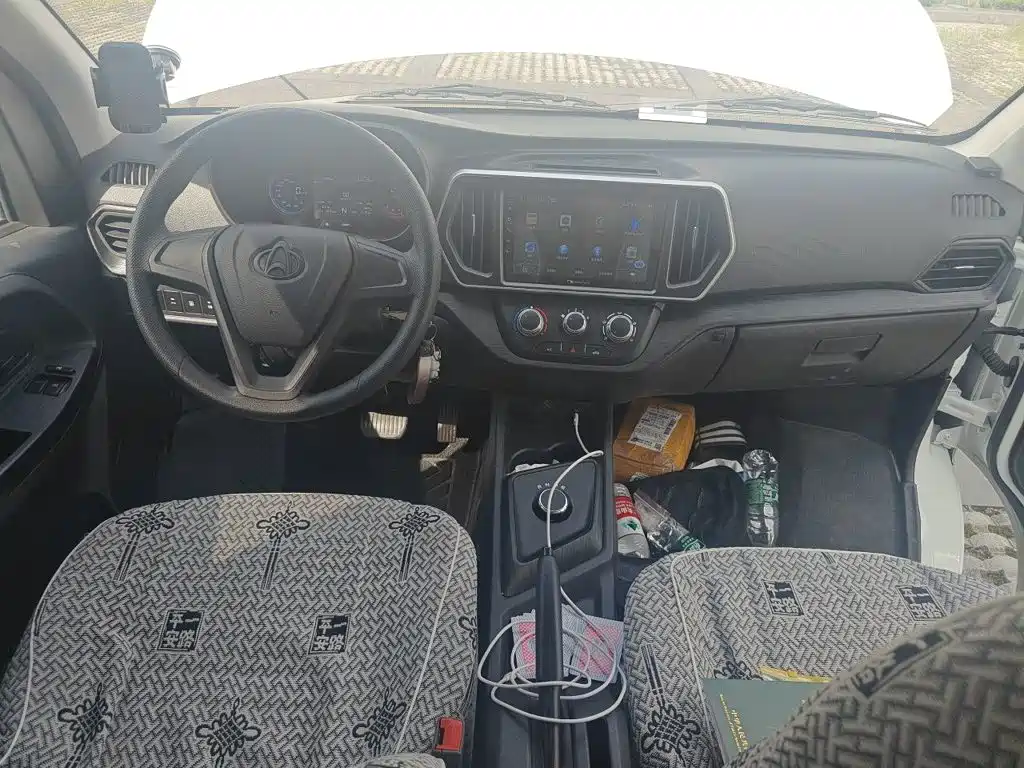 Changan Kaicheng Changan Ruixing EM60 2025 2025 Passenger Version Comfort 6-Seater 300km with Lift-up Tailgate