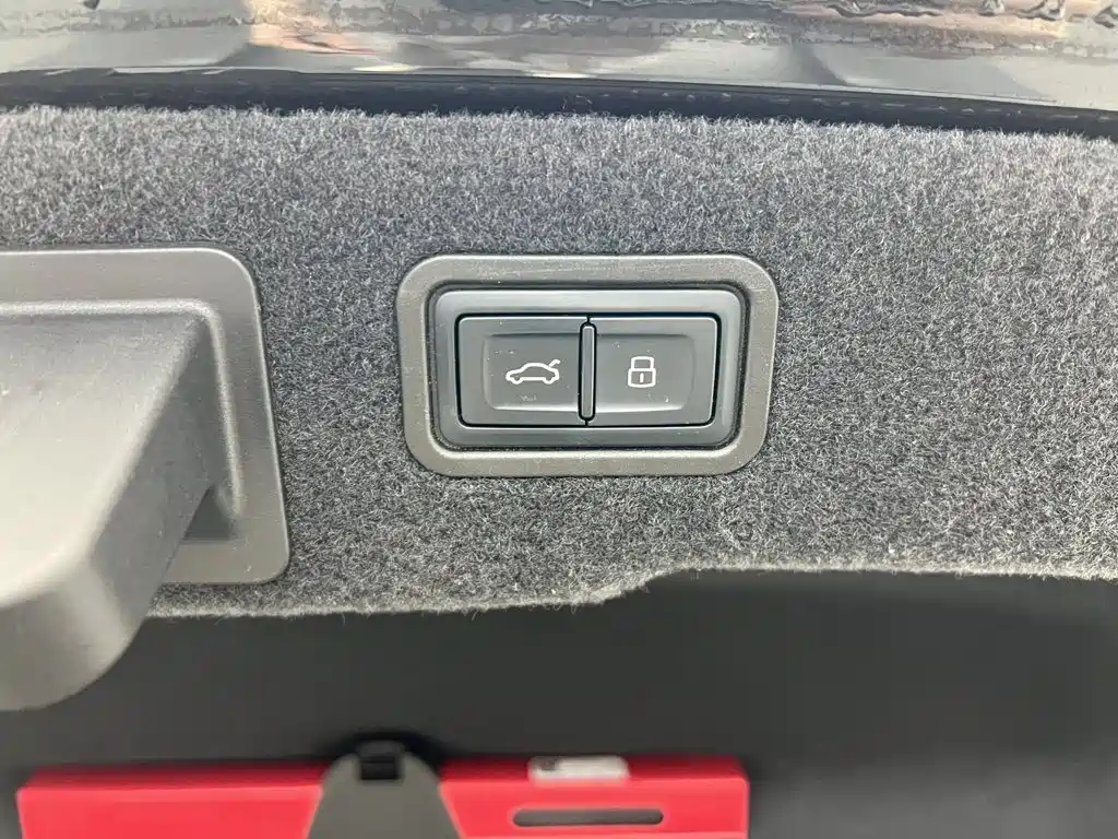 Фото 21 - Audi A8
