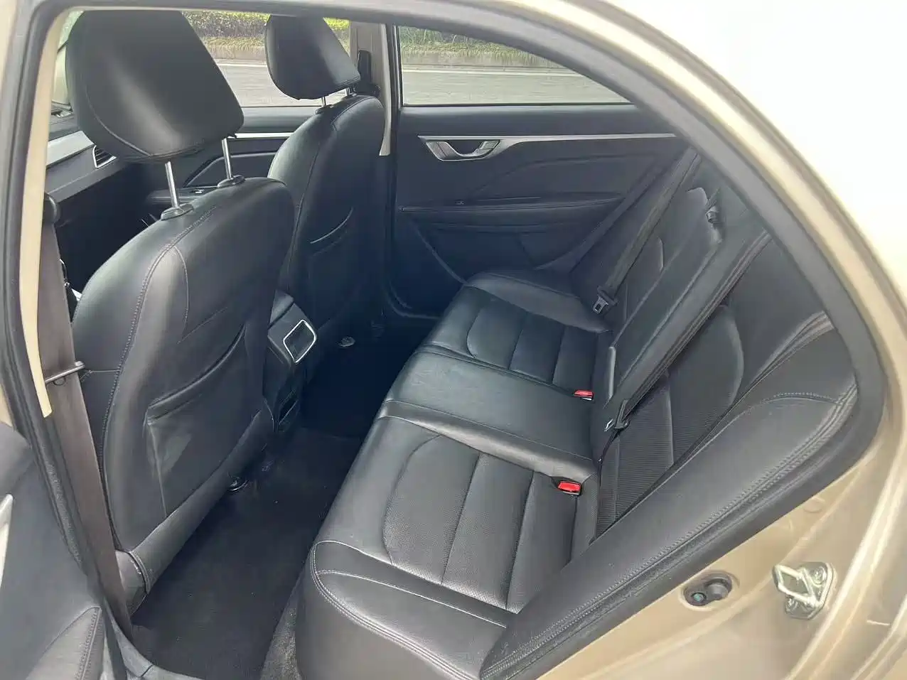 Фото 9 - Geely Vision