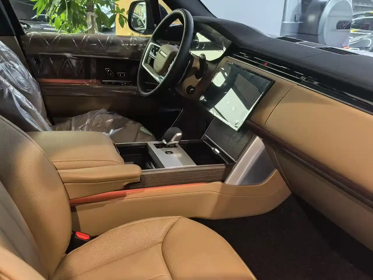 Land Rover Range Rover 2026 Model 3.0 L6 400PS SE Long Wheelbase Version фото 3