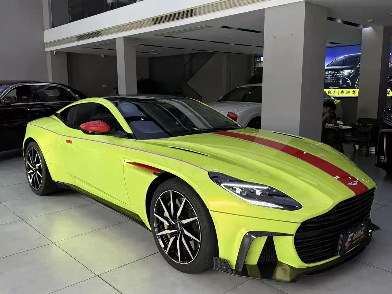 Фото 4 - Aston Martin DB11