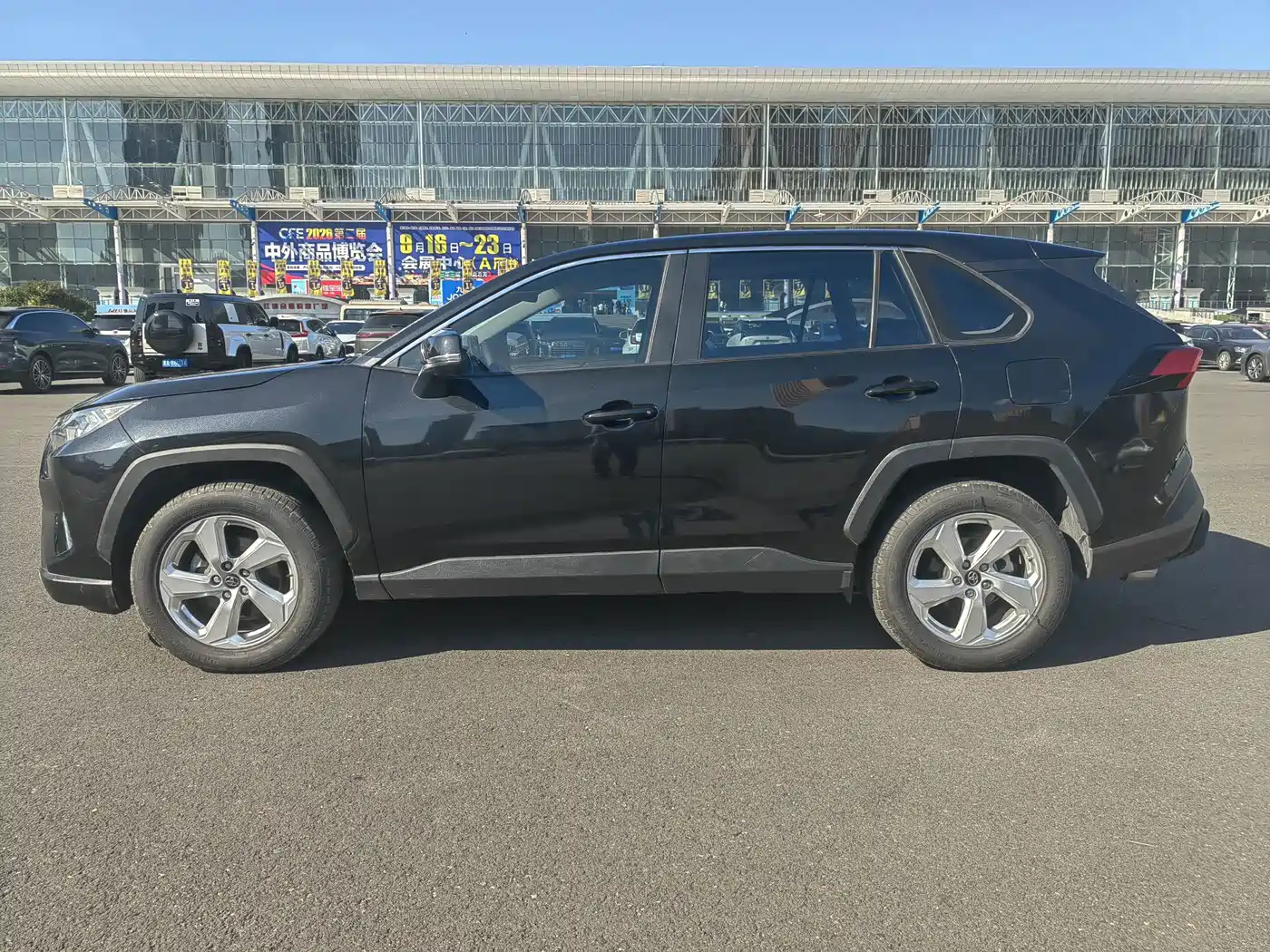 Фото 7 - Toyota RAV4
