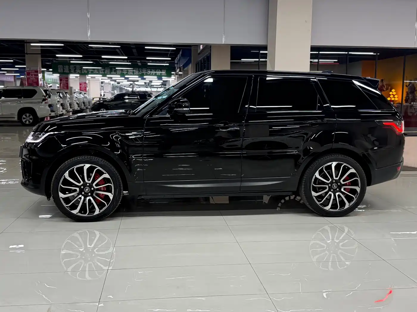 Land Rover Range Rover Sport 2019 3.0 SC V6 Special Edition фото 2