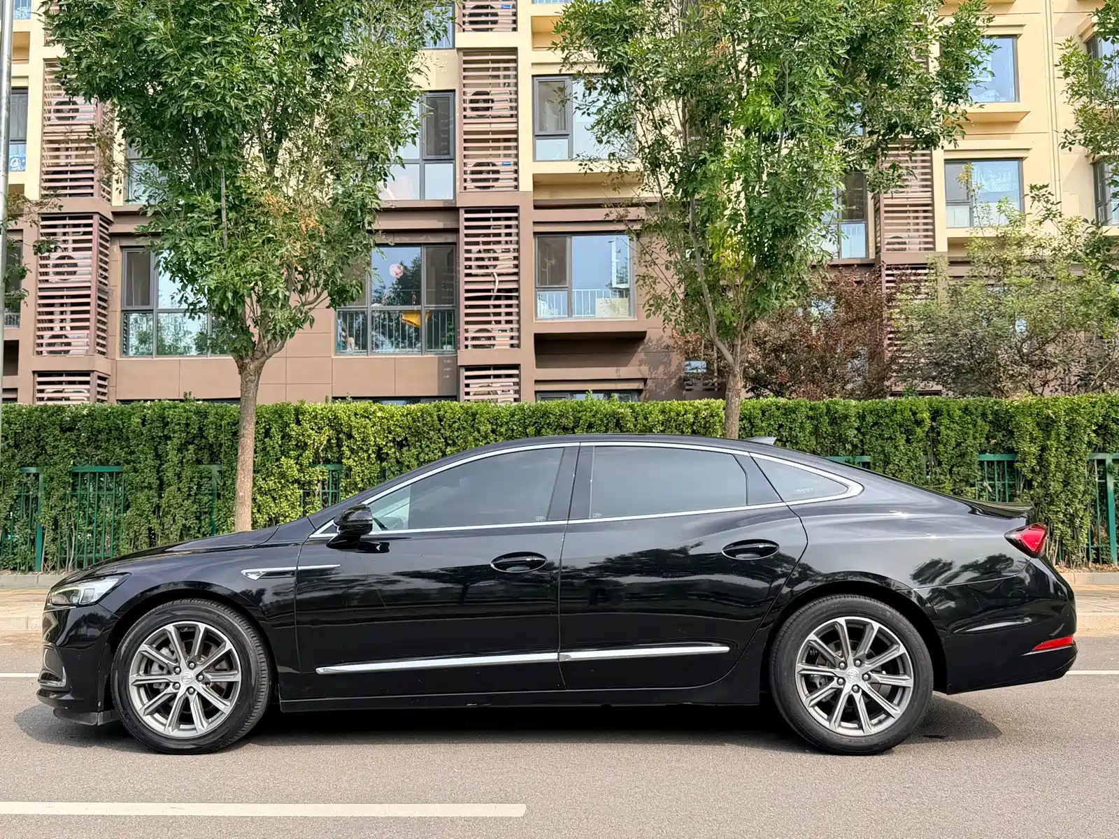 Photo 7 - Buick LaCrosse