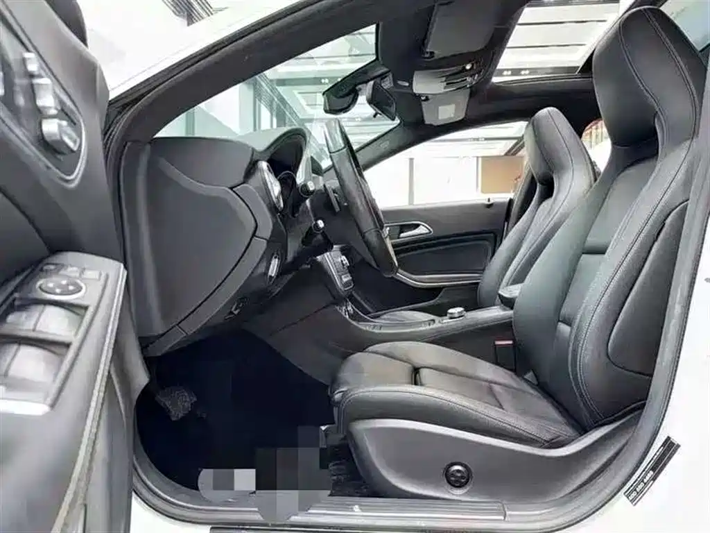 Mercedes-Benz CLA (Import) 2017 CLA 200 Fashion фото 4