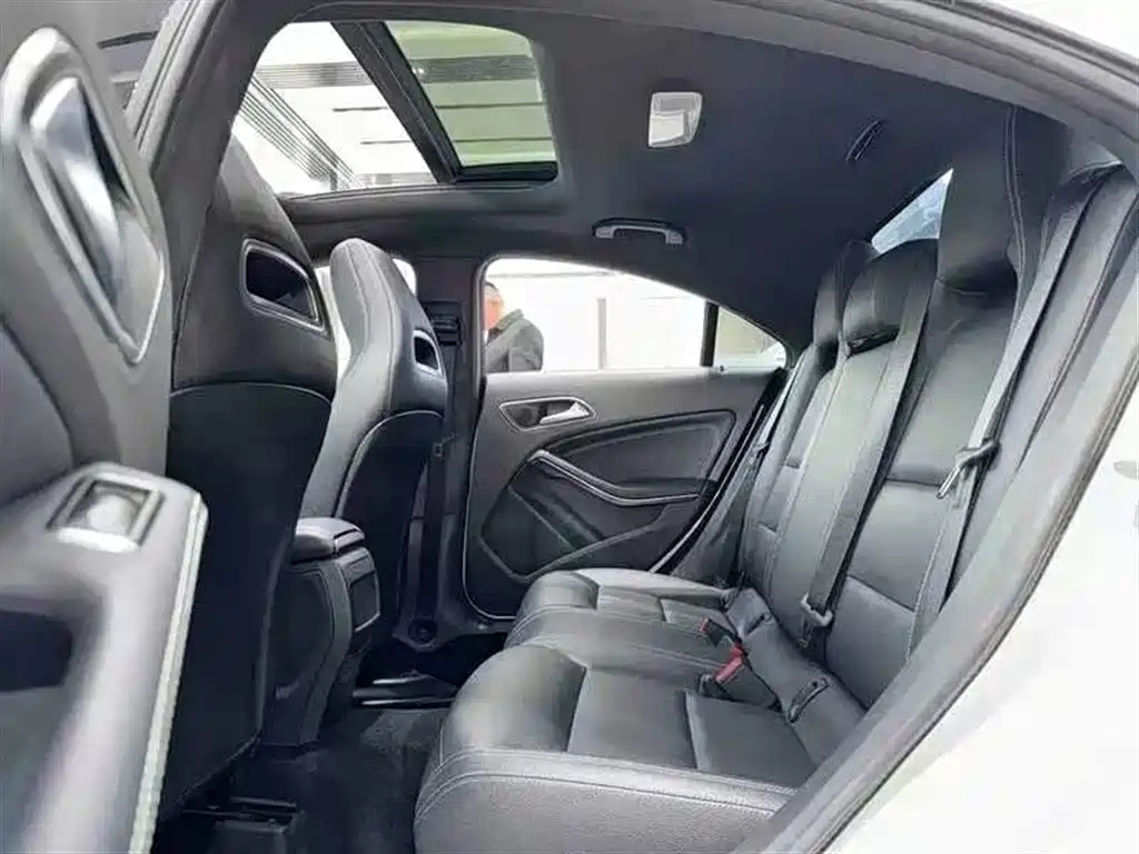 Mercedes-Benz CLA (Import) 2017 CLA 200 Fashion фото 5