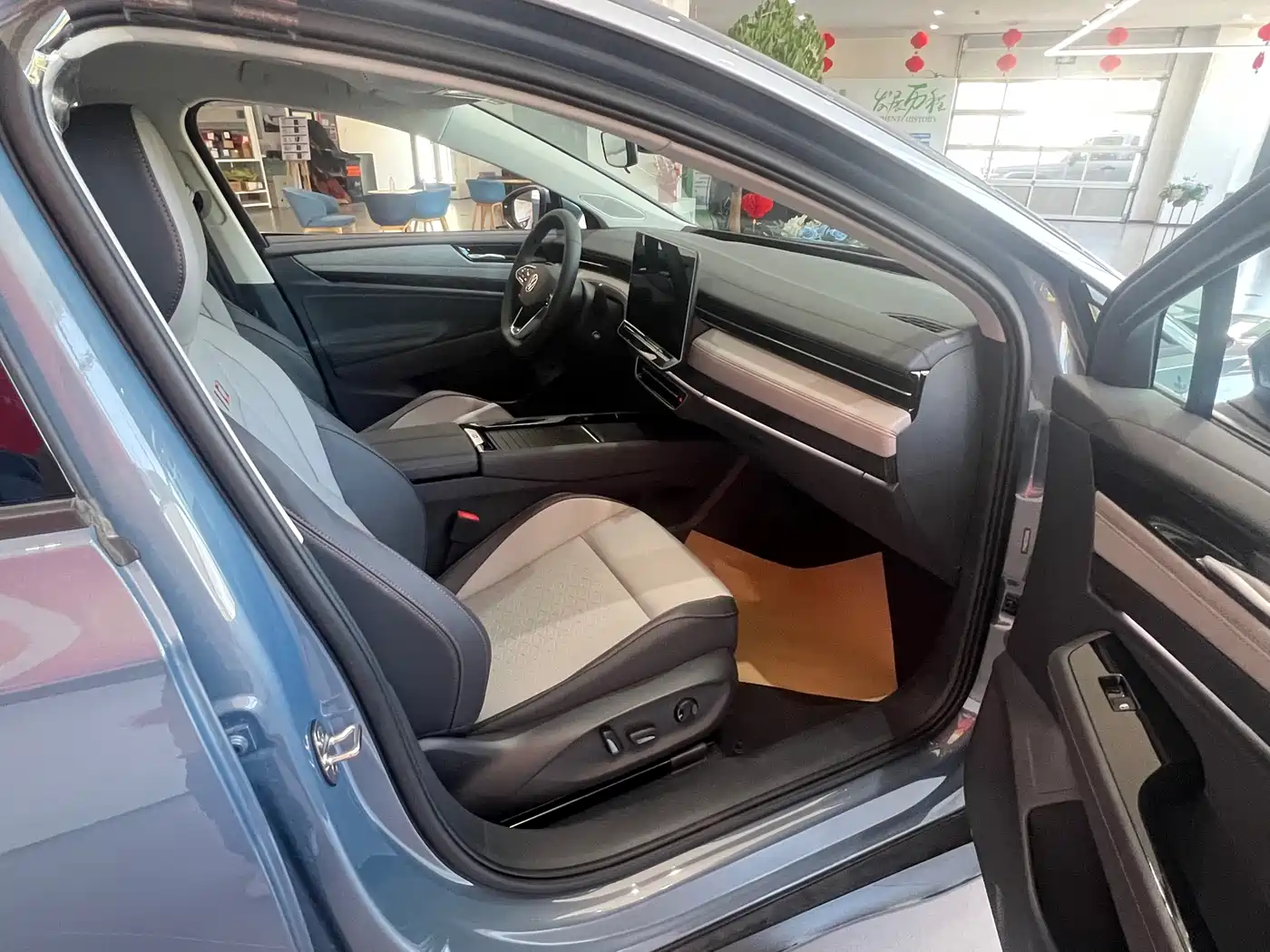 VOLKSWAGEN ID.7 VIZZION