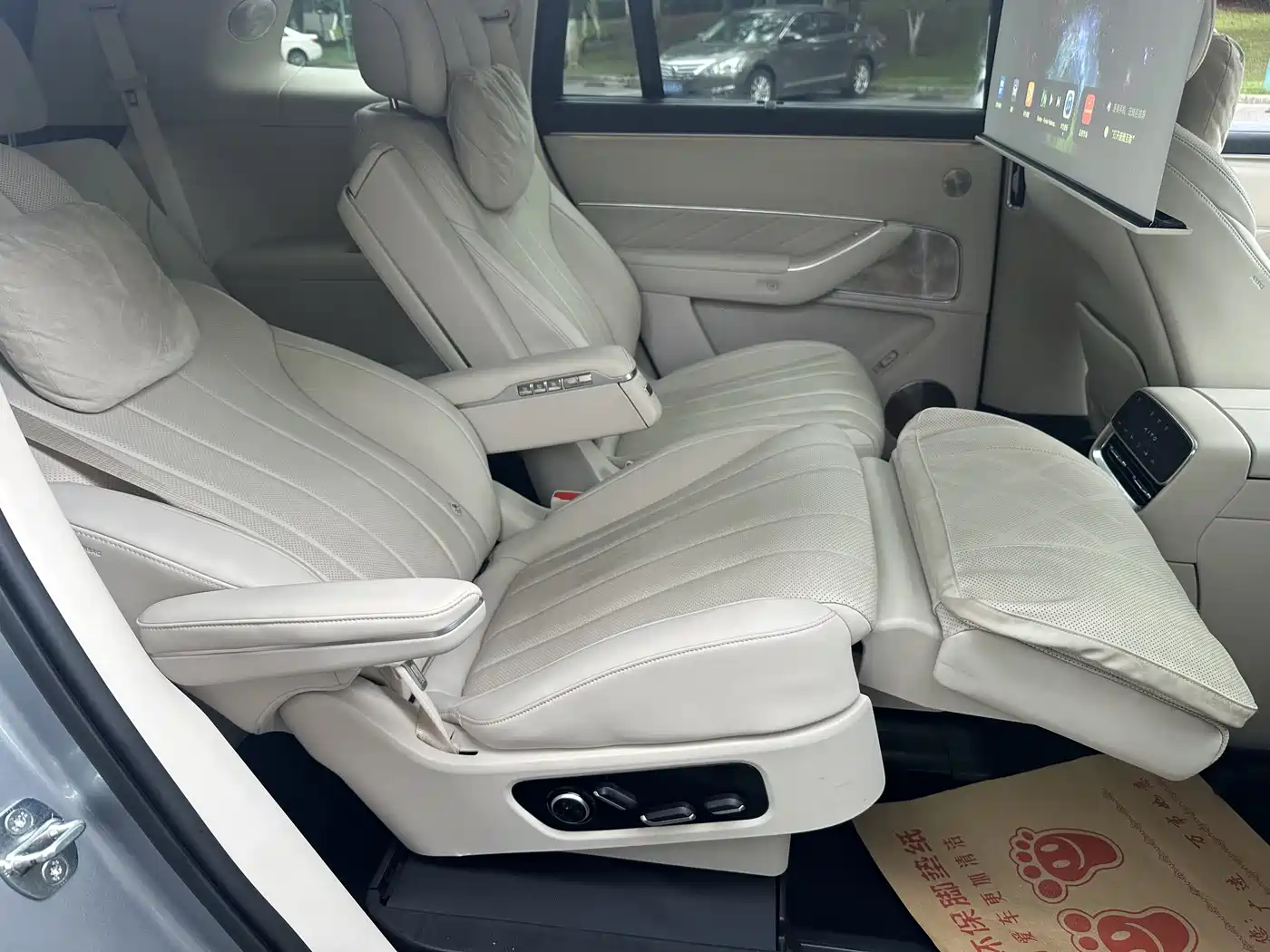 AITO Wenjie AITO M8 2025 Extended Range Ultra 53.4kWh 6-Seater фото 19