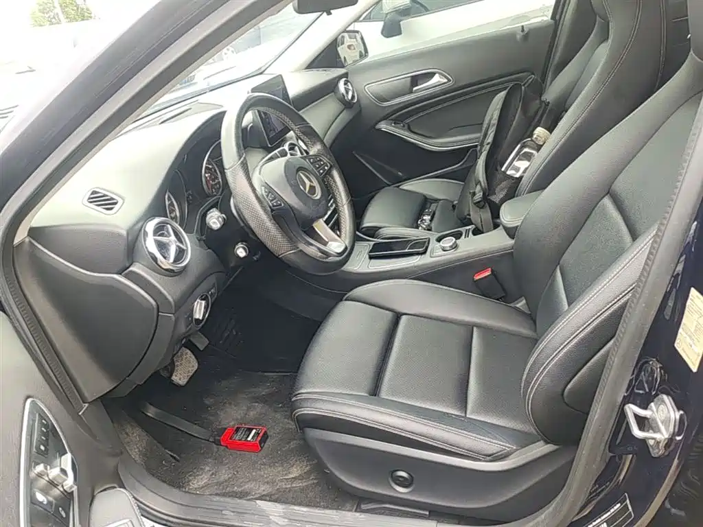 Mercedes-Benz GLA 2018 GLA 200 Dynamic фото 15