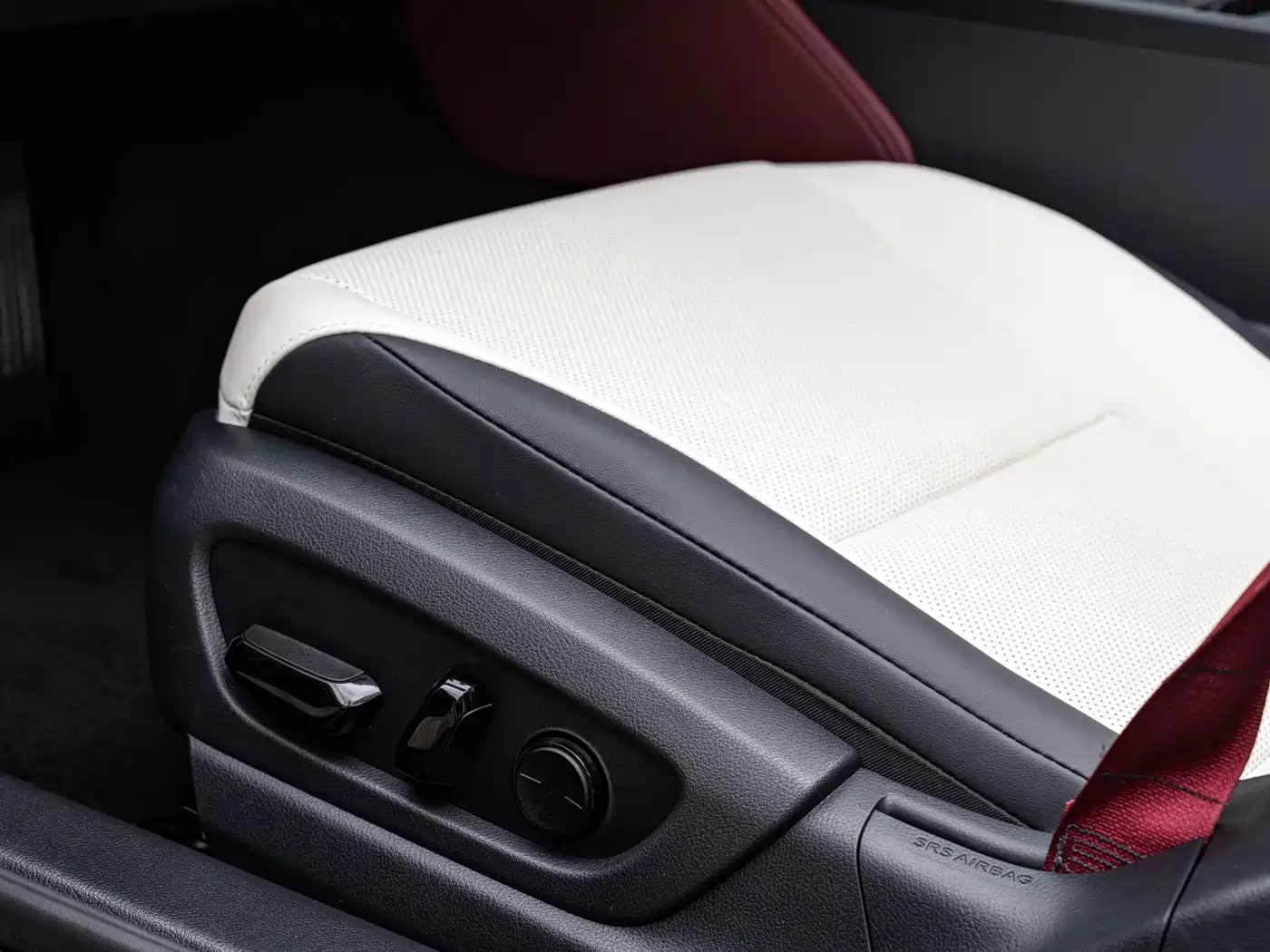 Lexus ES 2025 300h Ultimate Edition фото 19
