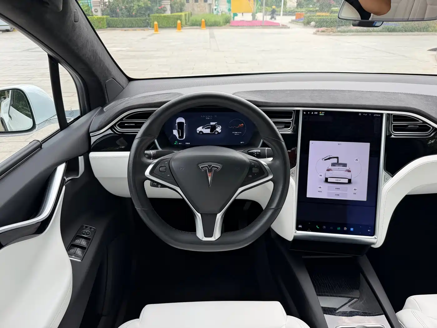 TESLA MODEL X