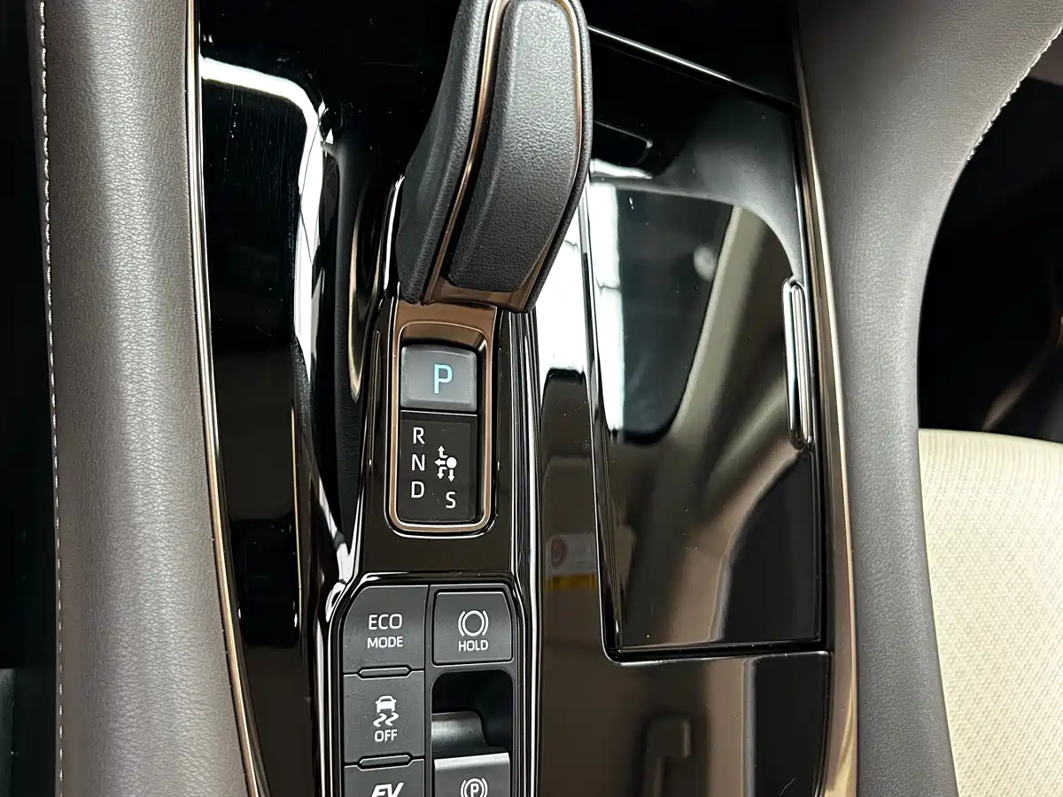 Toyota Vellfire 2024 Crown Hybrid 2.5L Executive Premium Edition фото 10
