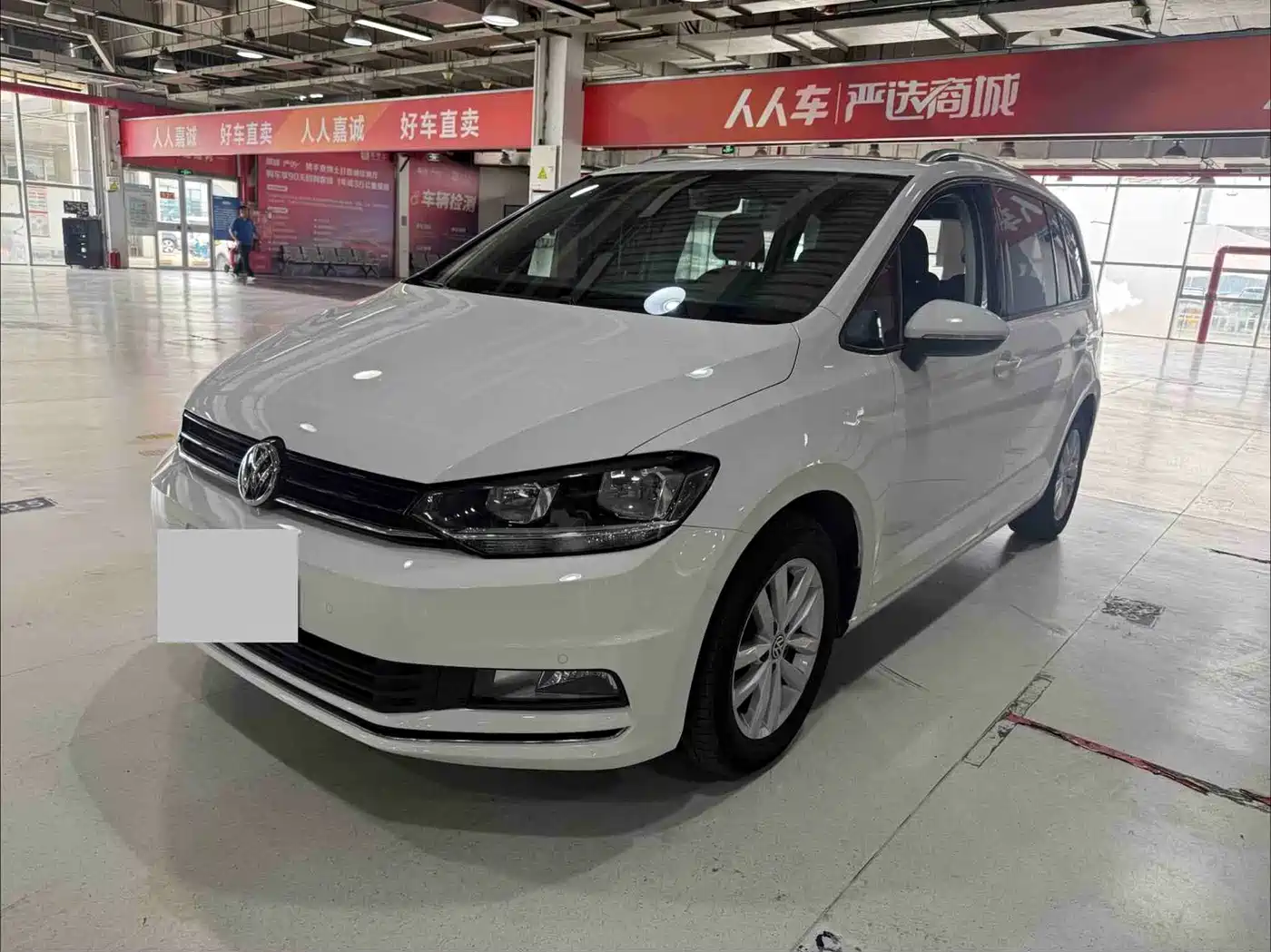 Фото 1 - Volkswagen Touran