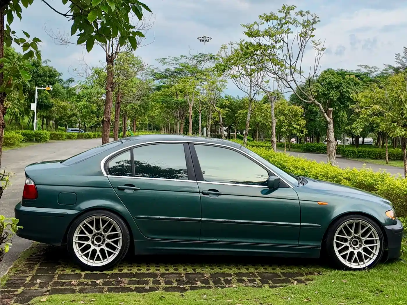 BMW 3 Series 2003 2004 325i
