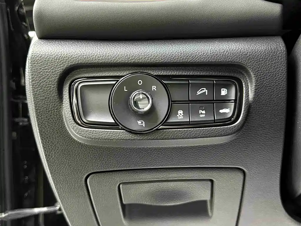 GAC Trumpchi Trumpchi GS8 2020 390T 2WD Luxury Smart Connect Anniversary Edition (7-Seater) фото 17