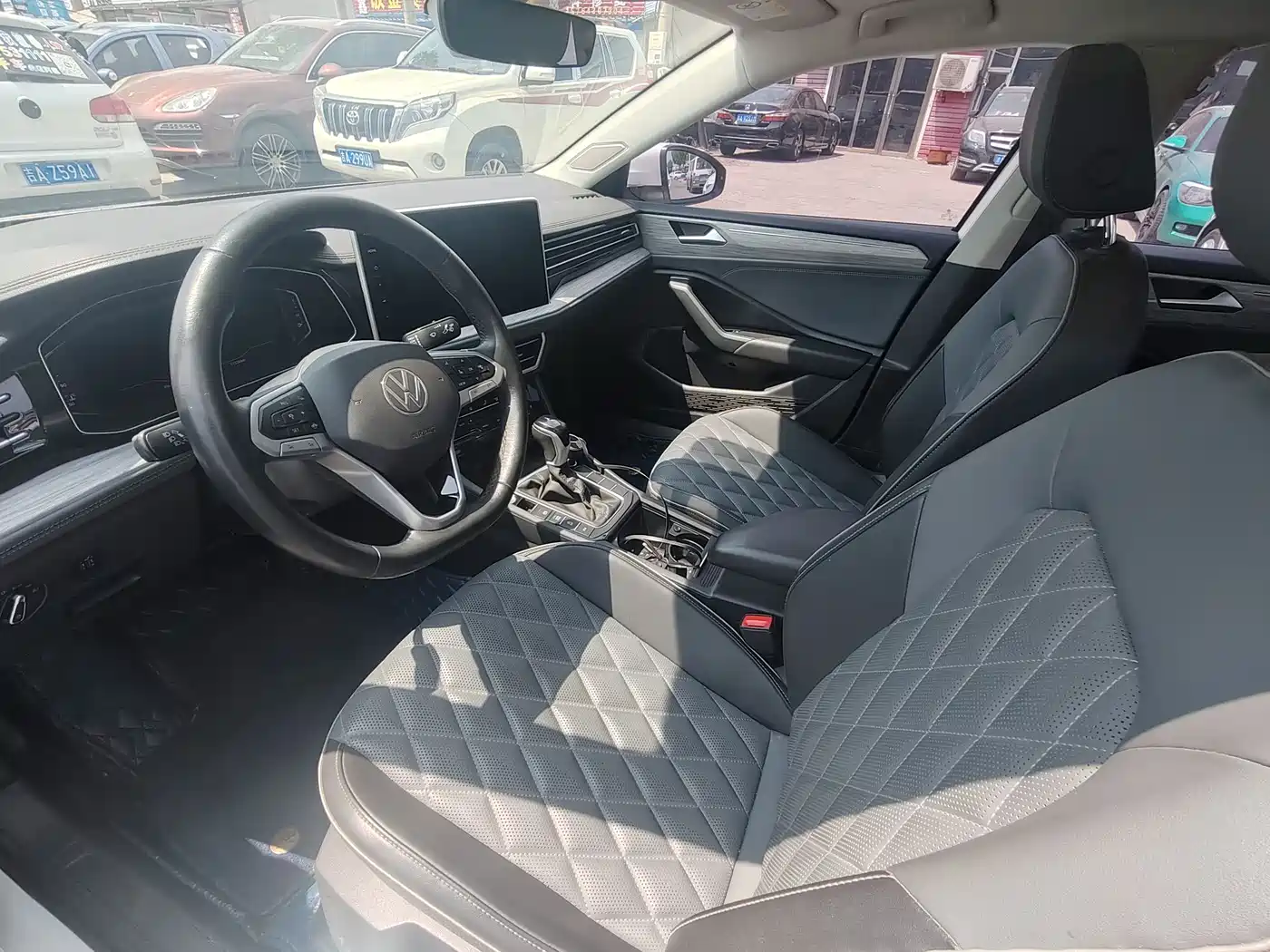 Volkswagen Sagitar 2023 Model Year 280TSI DSG Surpass Edition фото 7