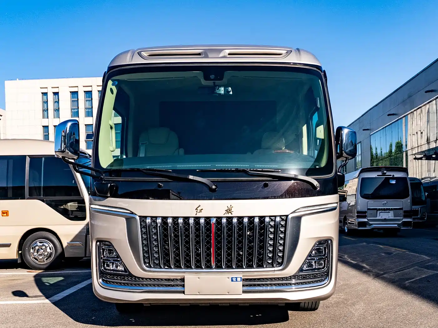 Hongqi Guoyue 2024 3.0T Luxury Edition 17-Seater фото 2