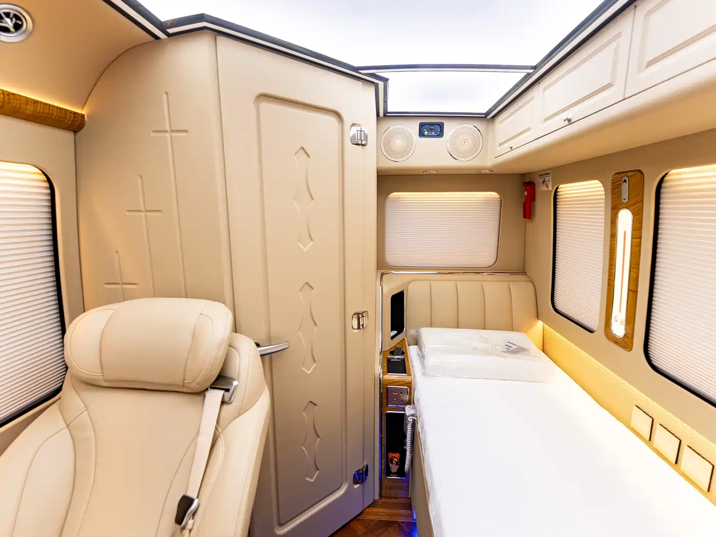 Hongqi Guoyue 2024 3.0T Luxury Edition 17-Seater фото 26