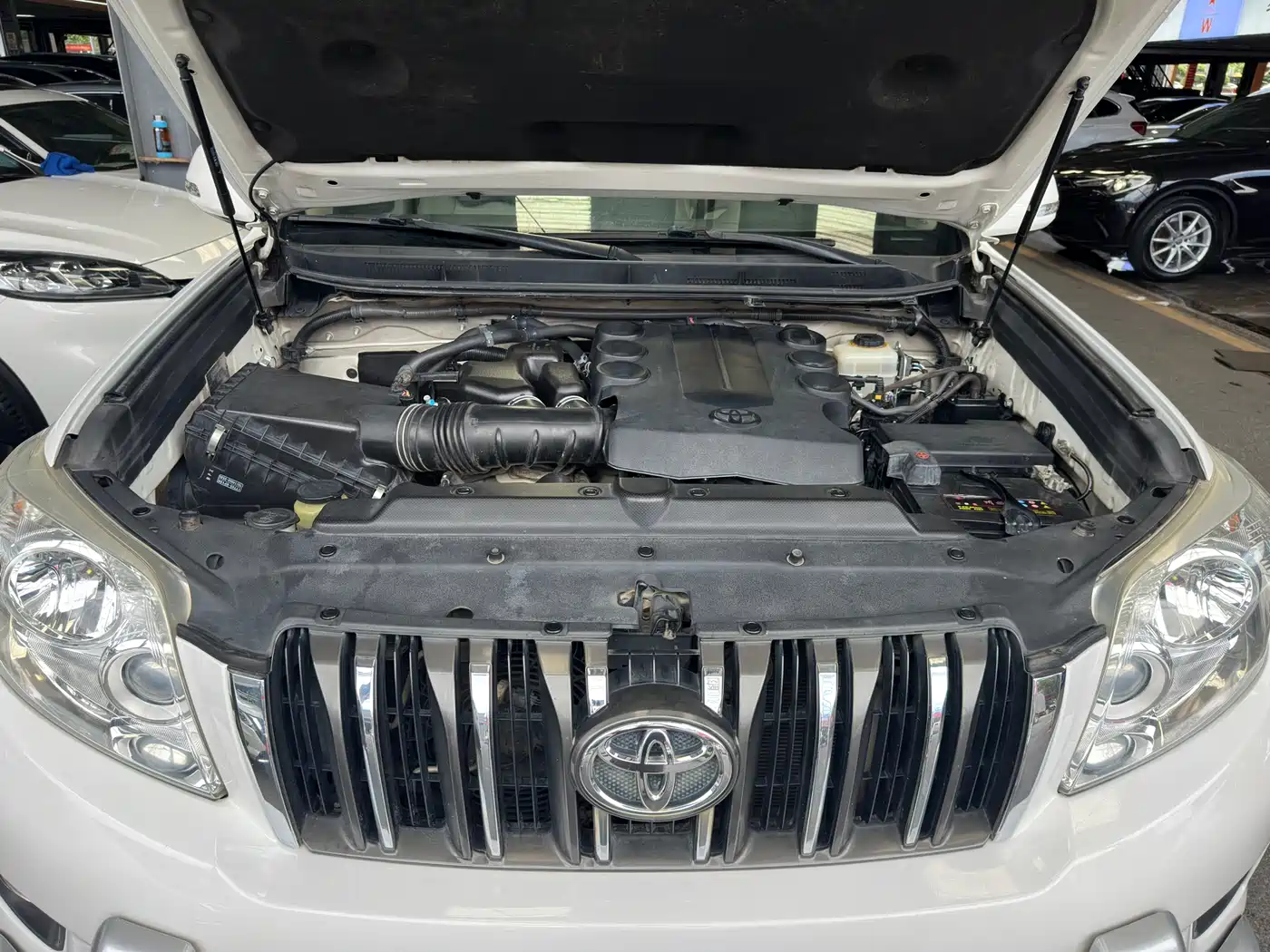 Toyota Prado 2010 4.0L Automatic TX-L NAVI фото 8