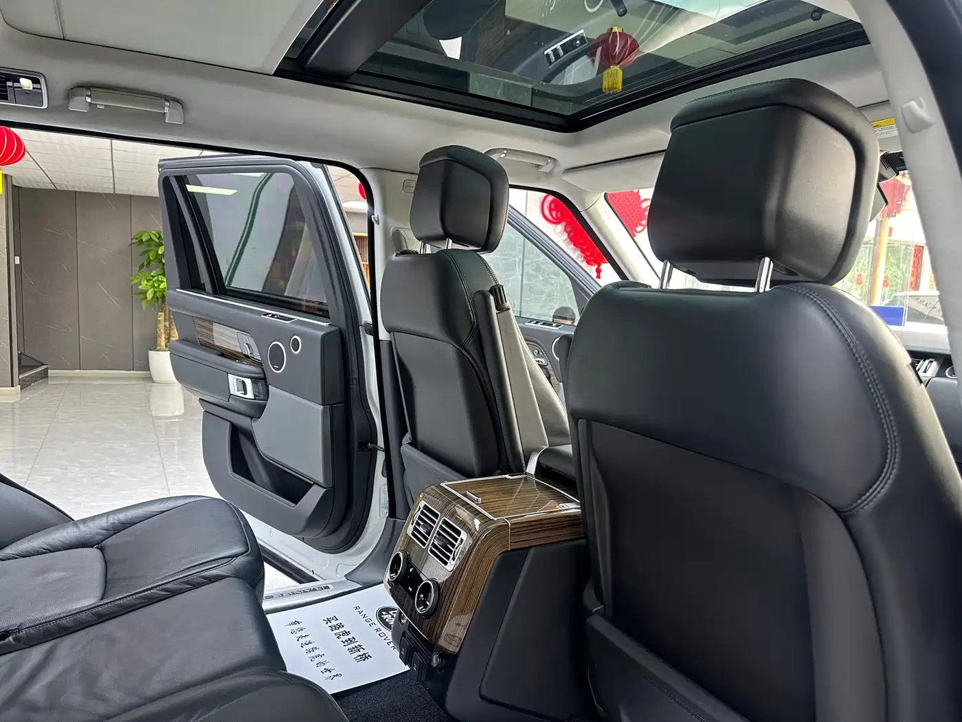 Land Rover Range Rover 2018 3.0 SC V6 Vogue SE Genesis Extended Edition фото 12