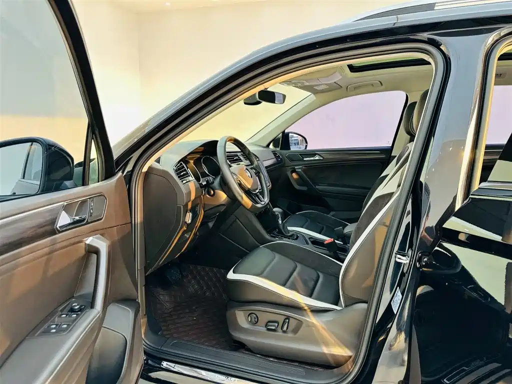 Volkswagen Tiguan L 2018 330TSI Automatic 2WD Luxury Edition фото 13