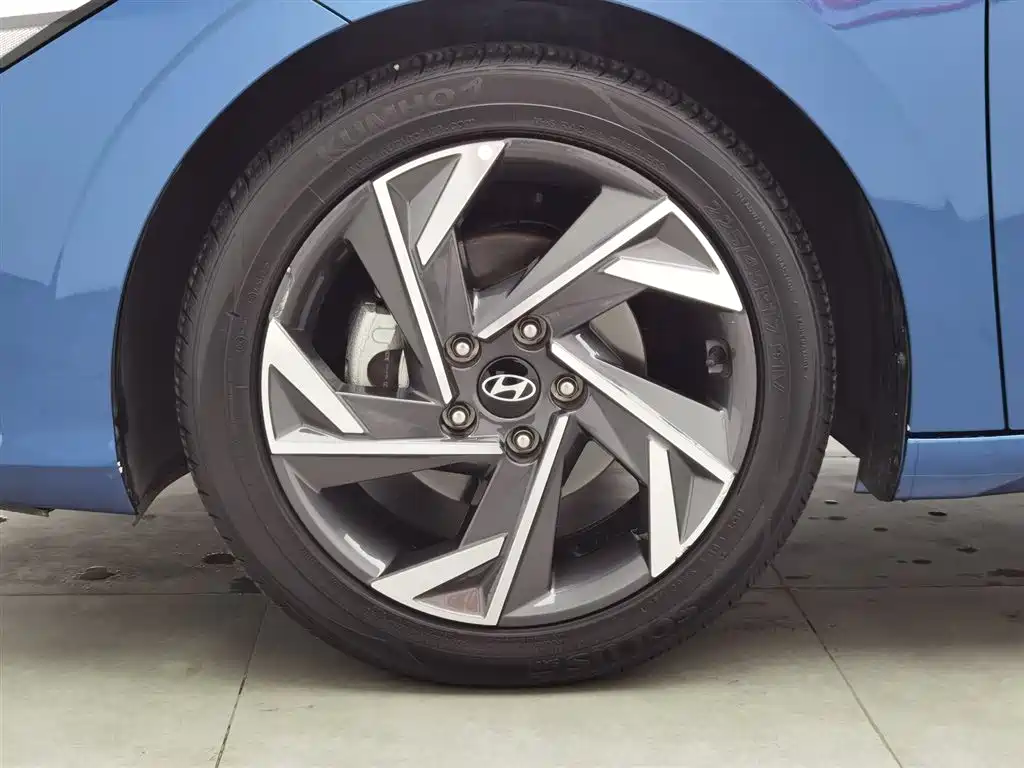 MODERN ELANTRA
