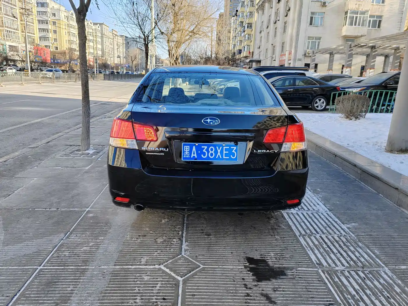 Subaru Legacy 2010 Model 2.0i Luxury фото 4