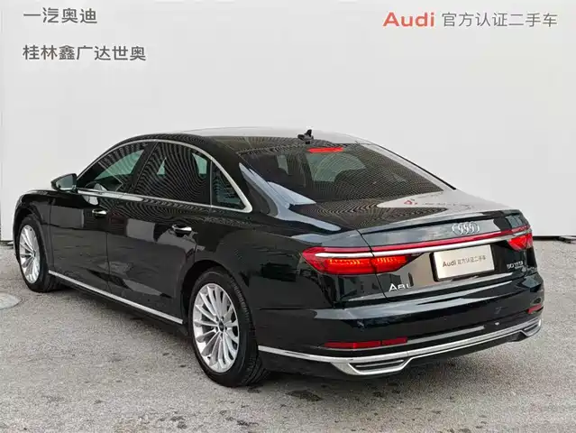 Audi A8 2021 A8L 50 TFSI quattro Comfort — фото 4