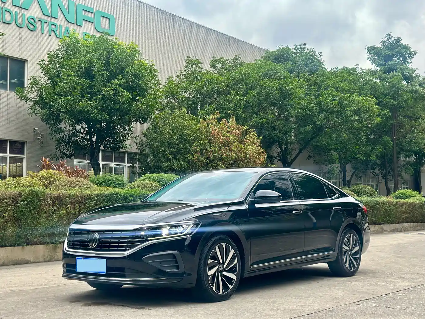 Фото 2 - Volkswagen Passat