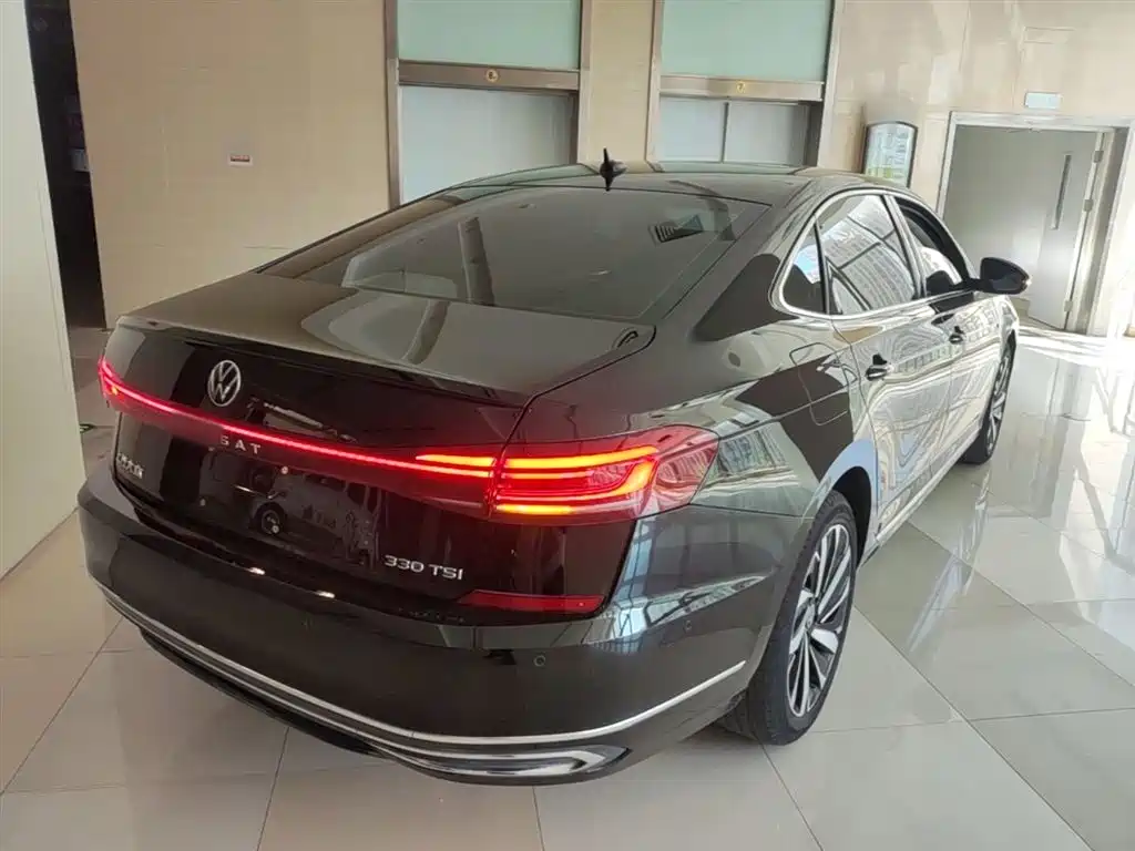 Volkswagen Passat 2022 330TSI Starlight Luxury Edition фото 7