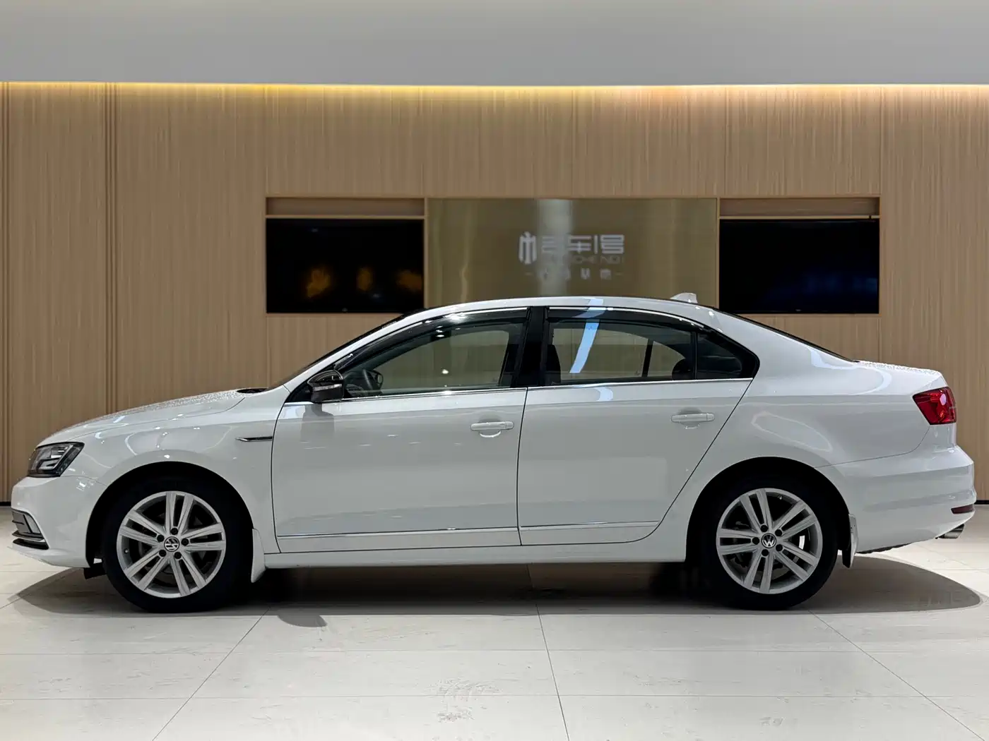 Volkswagen Sagitar 2018 280TSI DSG Luxury фото 3