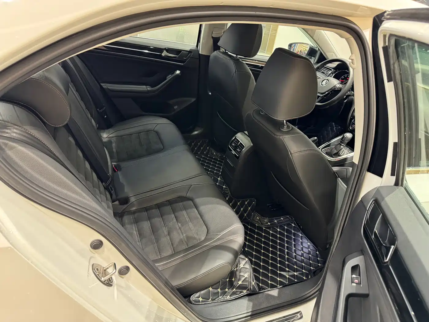 Volkswagen Sagitar 2018 280TSI DSG Luxury фото 17